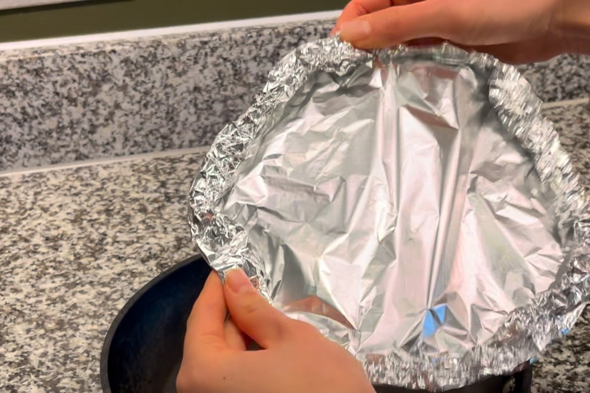 Step six for how to make Otoshibuta.