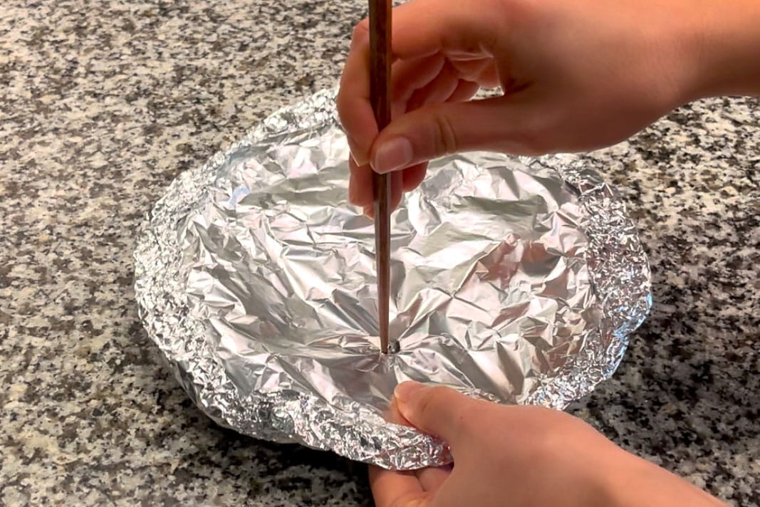 Step seven for how to make Otoshibuta.