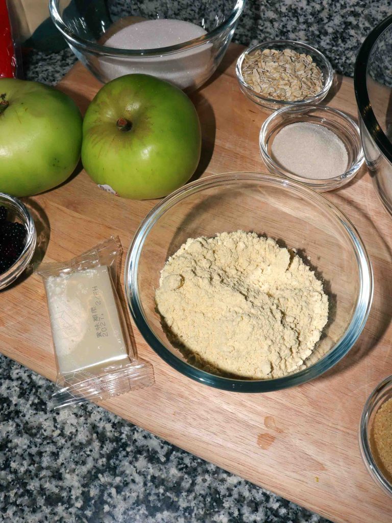 A block of kiri mochi on the left and a bowl of kinako flour on the right.